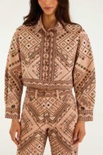 Beige Cosmopolitan Collared Crop Jacket - Image 4